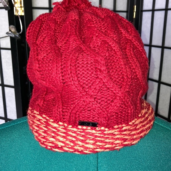Lole Accessories - Lole toboggan. Good condition. Cable knit